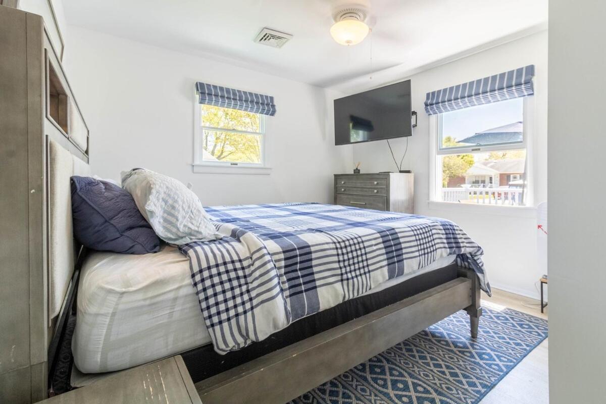 Coastal Cottage! Brand New Listing! Holiday home