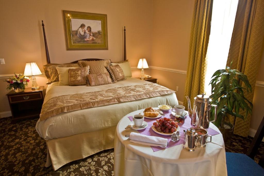 The Alcott 3*